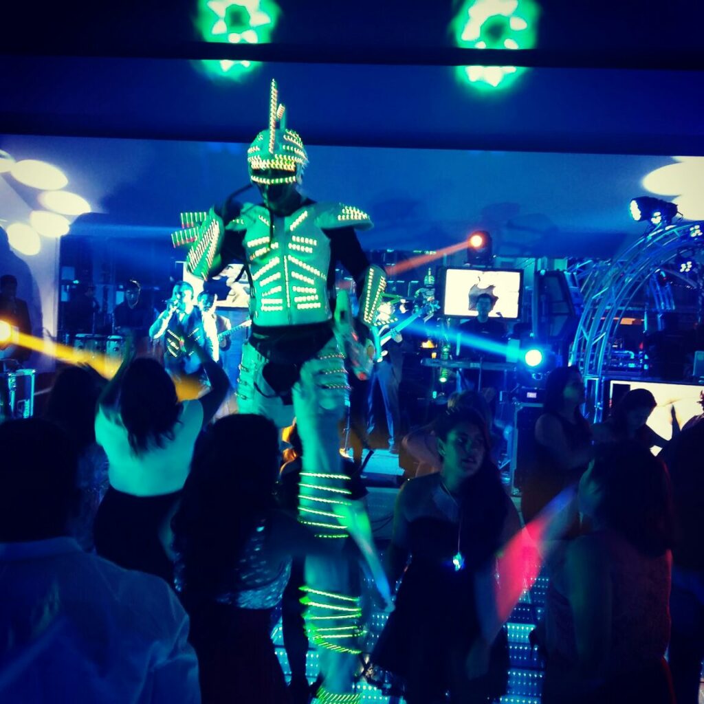 Anima tu fiesta con los robots de Dolce Eventos